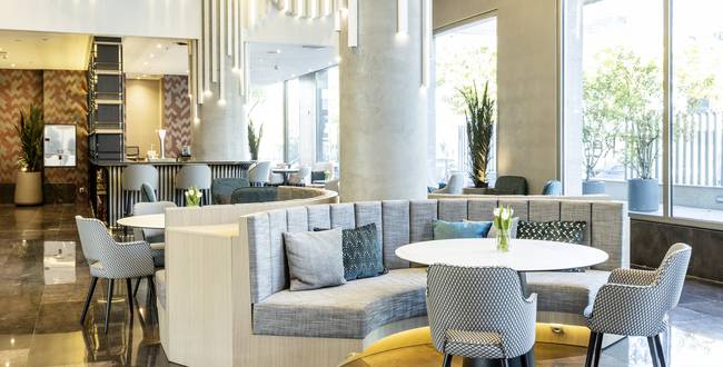 lobby de hotel ILUNION Alcalá Norte lobby hoteles cerca del wanda metropolitano