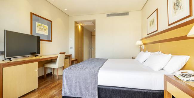 habitacion con terraza de hotel ILUNION Alcalá Norte habitacion con terraza hoteles cerca del wanda metropolitano