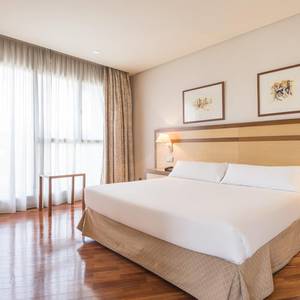 Habitación con salón Hotel ILUNION Alcalá Norte Madrid